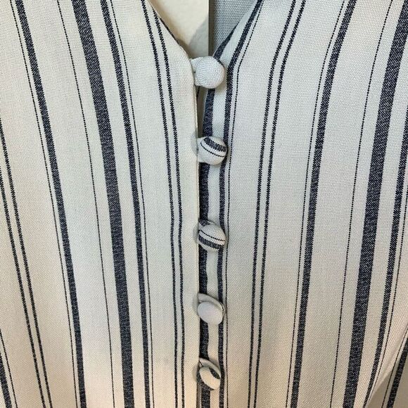 Sim and Sam NWT Tie Waist Flutter Sleeve Button Up, Large. Ivory, Navy coastal - Picture 10 of 16